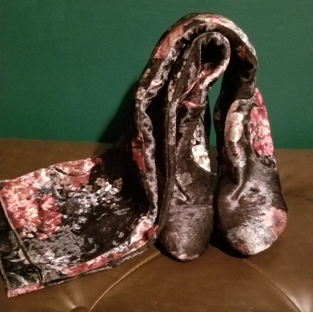 Floral velvet OtK Boots sz 10